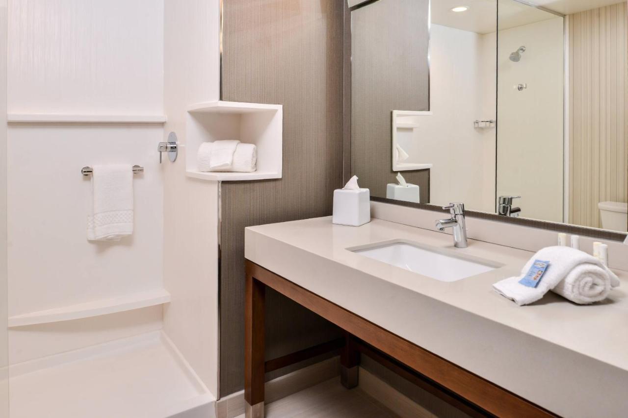 Courtyard By Marriott Charlotte Northlake Exterior photo
